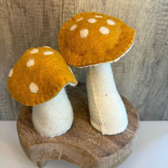 Rustic Toadstool Mushrooms Felt Critter Set Boho Decor FAST SHIP NEW - Picture 7 of 7